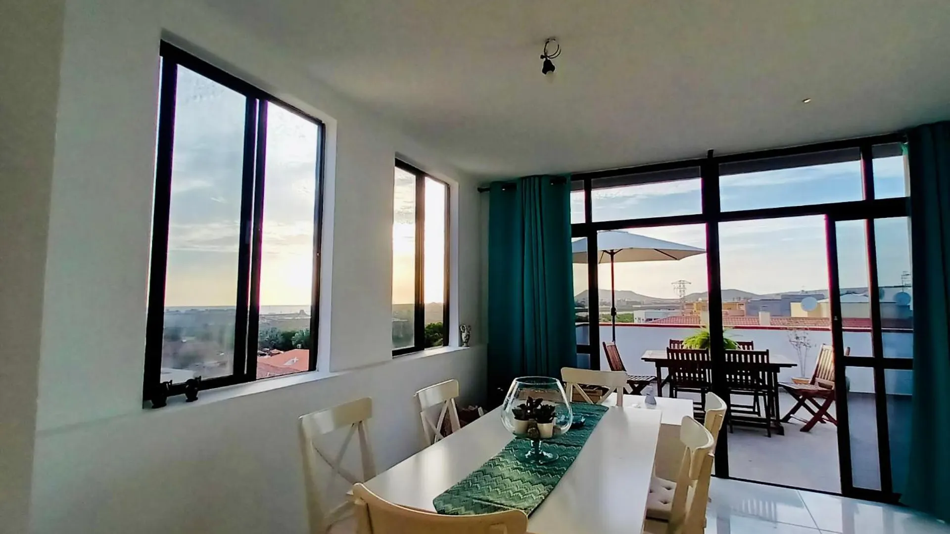 Ocean View Holiday Home Arona  Spagna